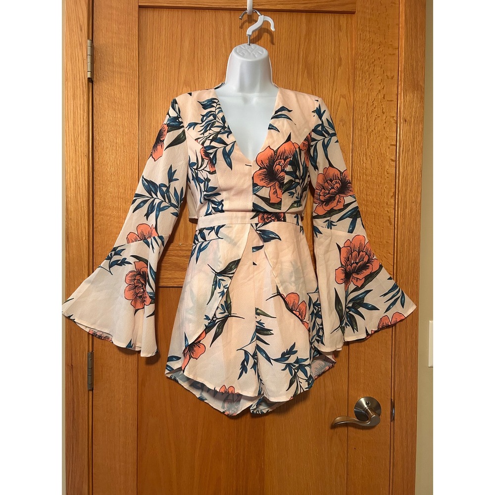 L'ATISTE By Amy Floral Bell Sleeve Cutout Back Peach Romper Women's Small Boho